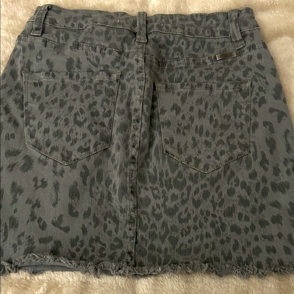 KanCan Grey Animal Print Mini Skirt - Picture 3 of 3
